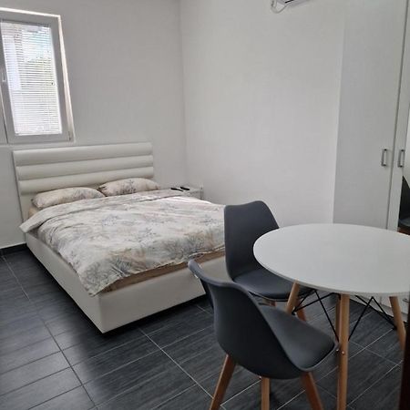 포드고리차 Apartman Tolosi 2 아파트 외부 사진