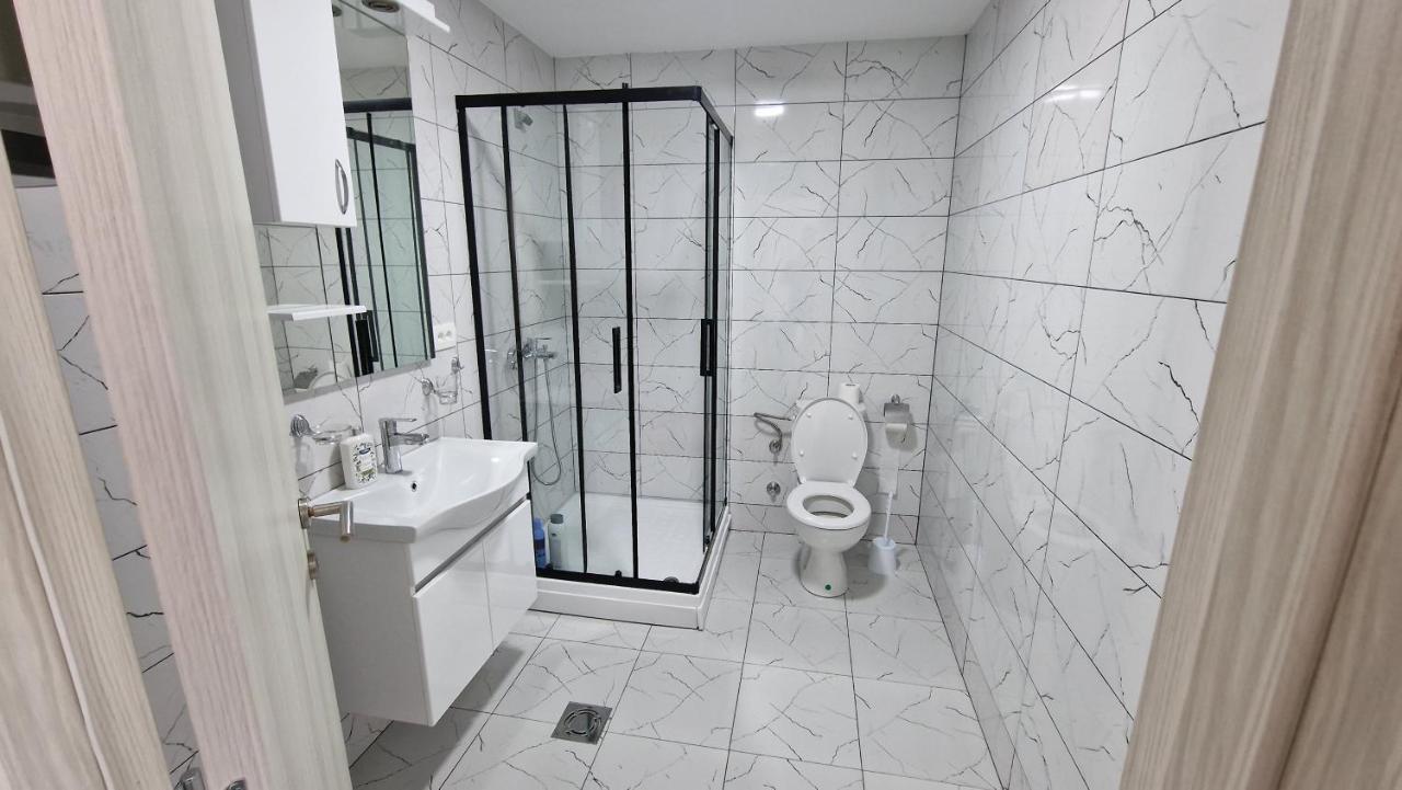 포드고리차 Apartman Tolosi 2 아파트 외부 사진