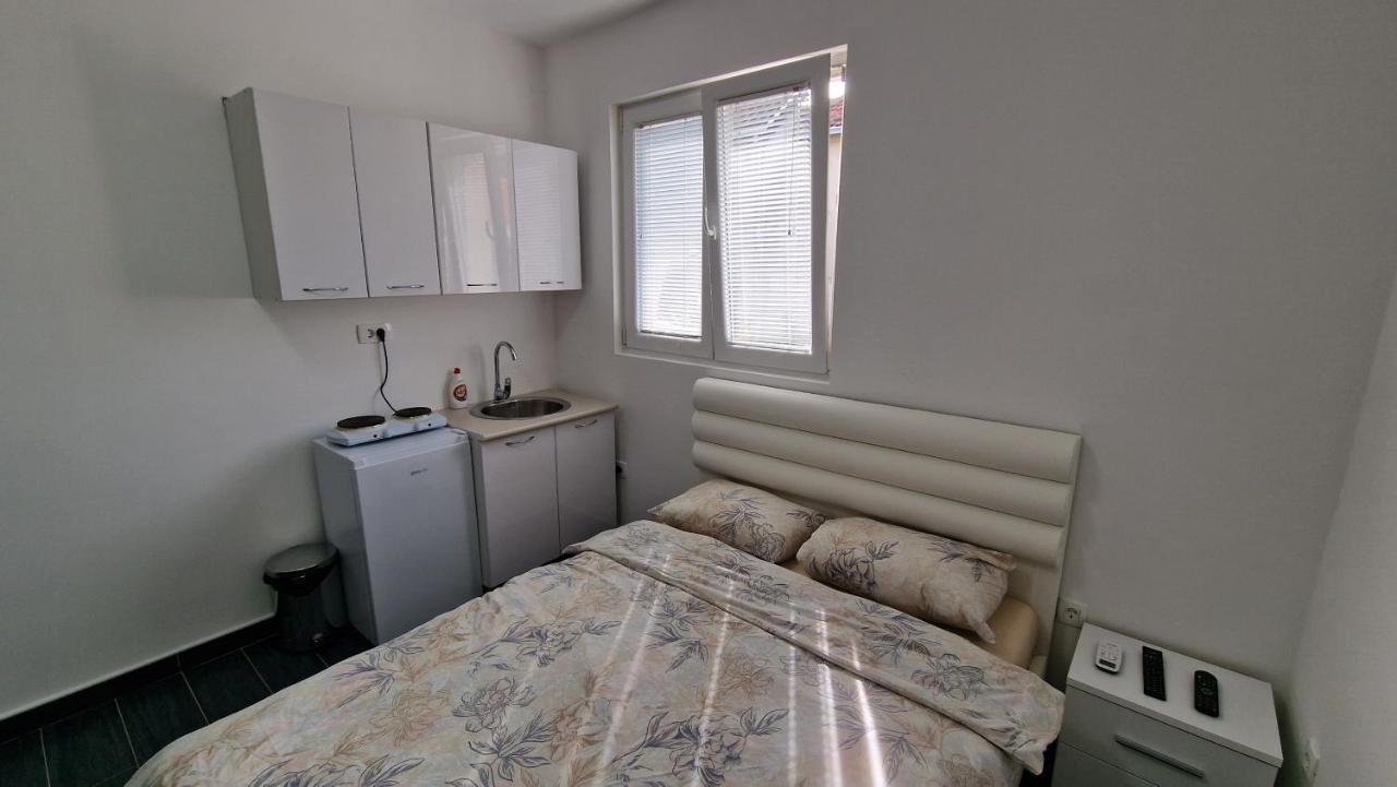 포드고리차 Apartman Tolosi 2 아파트 외부 사진