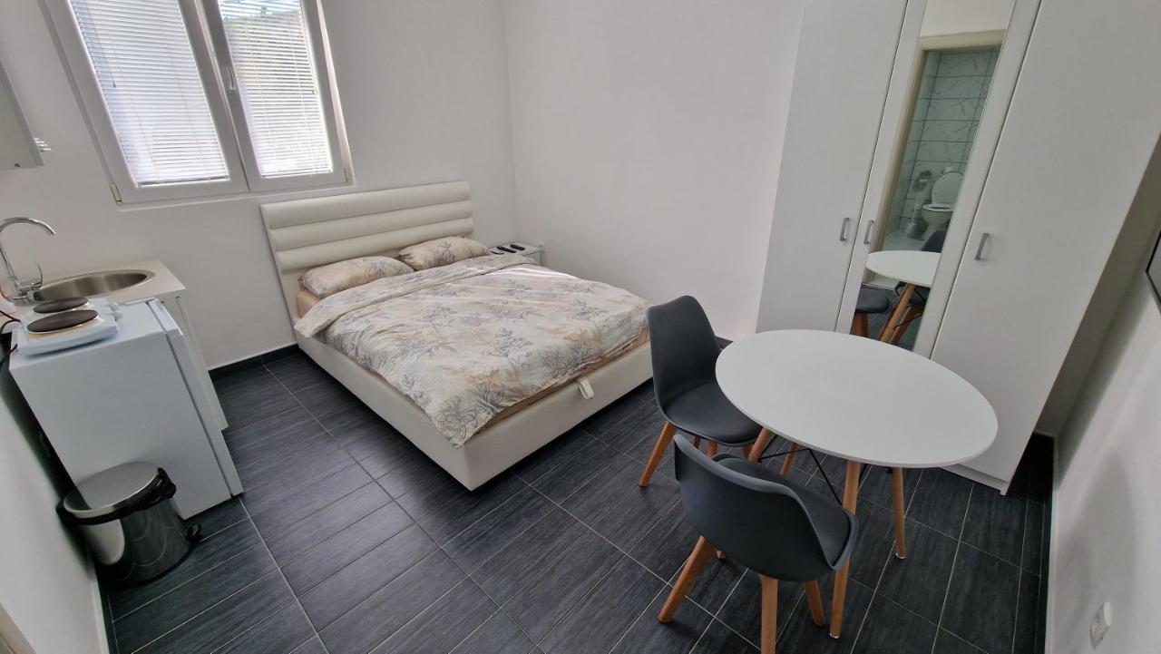 포드고리차 Apartman Tolosi 2 아파트 외부 사진