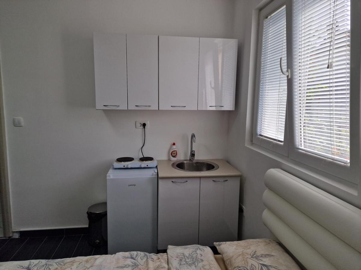 포드고리차 Apartman Tolosi 2 아파트 외부 사진